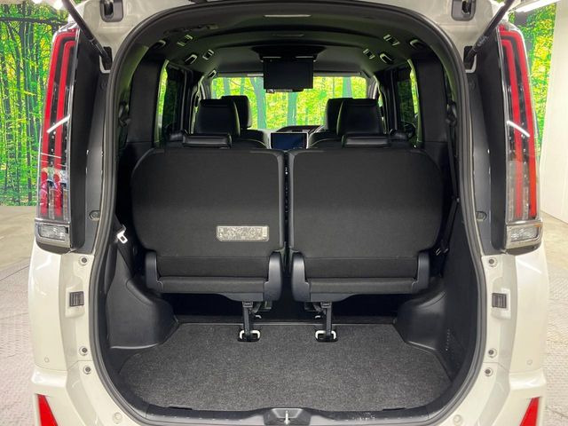 普段のお買い物や通勤、送迎等に十分な荷室スペースを確保しております。セカンドシートを倒すと、大きな荷物の積載も可能です♪