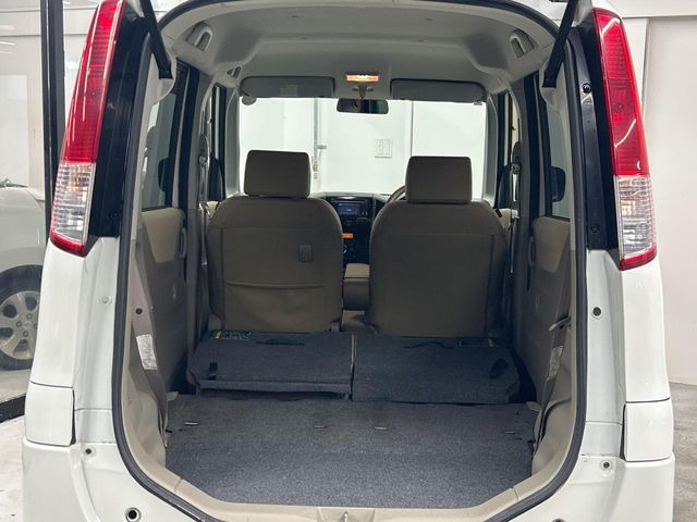 普段のお買い物や通勤、送迎等に十分な荷室スペースを確保しております。セカンドシートを倒すと、大きな荷物の積載も可能です♪