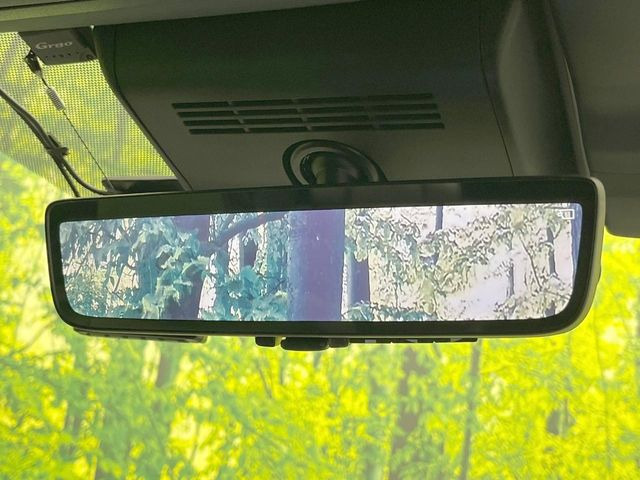 【デジタルインナーミラー】後席の大きな荷物や同乗者で後方が確認しづらい時でも安心!カメラが撮影した車両後方の映像をルームミラー内に表示。クリアな視界で状況の確認が可能です!
