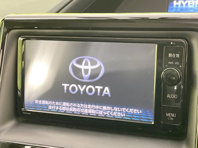 【純正ナビ】人気の純正ナビを装備しております。ナビの使いやすさはもちろん、オーディオ機能も充実!キャンプや旅行はもちろん、通勤や買い物など普段のドライブも楽しくなるはず♪