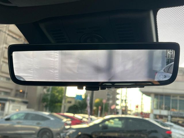 【デジタルインナーミラー】後席の大きな荷物や同乗者で後方が確認しづらい時でも安心!カメラが撮影した車両後方の映像をルームミラー内に表示。クリアな視界で状況の確認が可能です!