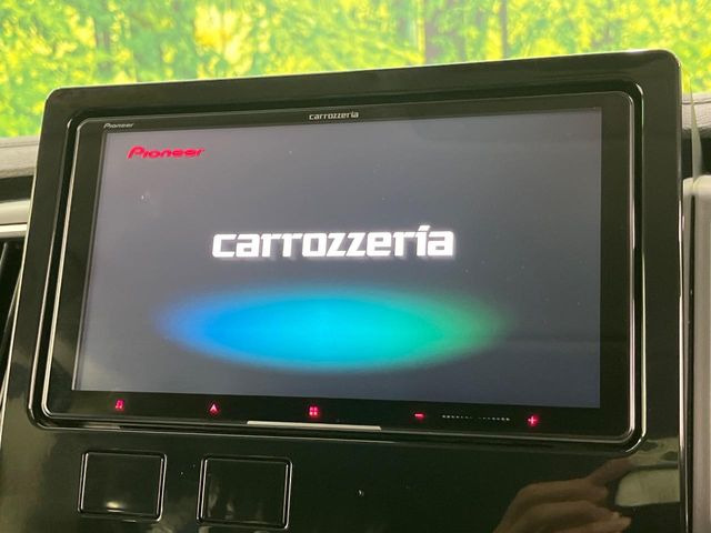 【大画面ナビ】人気の大型9インチナビを装備。存在感のある大画面はインパクト大!ナビ利用時のマップ表示は見やすく、テレビやDVDは臨場感がアップ!いつものドライブがグッと楽しくなります♪