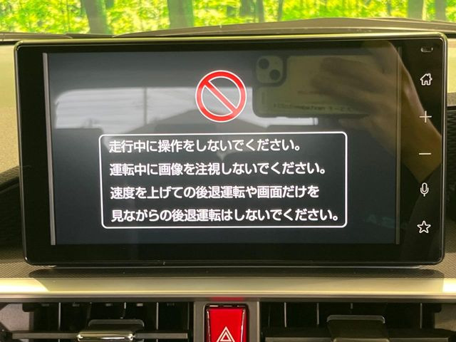 【ディスプレイオーディオ】お手持ちのスマートフォンとの連携で、ナビや音楽再生など各種アプリを使用可能。スマホに近い感覚でお使いいただけます♪