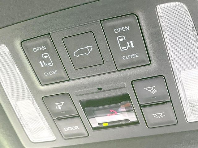 【両側パワースライドドア】スマートキーや運転席のスイッチで後席両側スライドドアの開閉が可能♪電動だから力を入れてドアを開ける必要が無く、小さなお子様でも簡単に開け閉めでき快適です♪