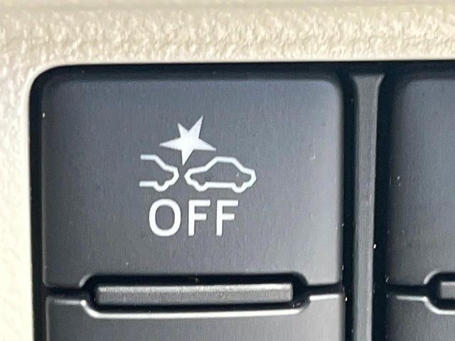 【スマートアシスト】走行中に前方の車両等を認識し、衝突しそうな時は警報とブレーキで衝突回避と被害軽減をアシスト。より安全にドライブをお楽しみいただけます。
