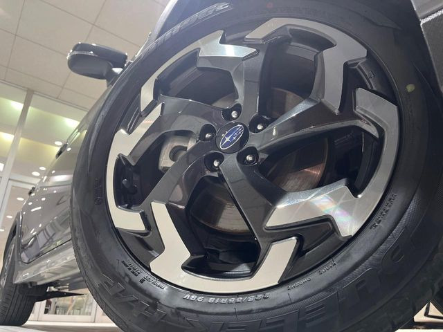 �y����18�C���`�A���~�z�C�[���z�O�ςɃ}�b�`���������A���~�z�C�[���𑕒����Ă���܂��B�e��ЊO�A���~�z�C�[����A�X�^�b�h���X�^�C�����戵�����Ă���܂��B���񂲑��k����������