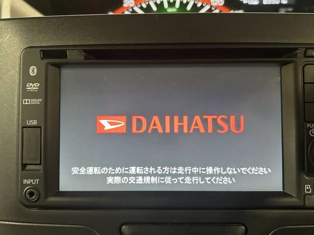 【純正SDナビ】FM&AMを聴くことは勿論のこと!!CD&DVD再生可能で地デジTVの視聴も可能な多機能ナビでドライブも快適ですよ☆
