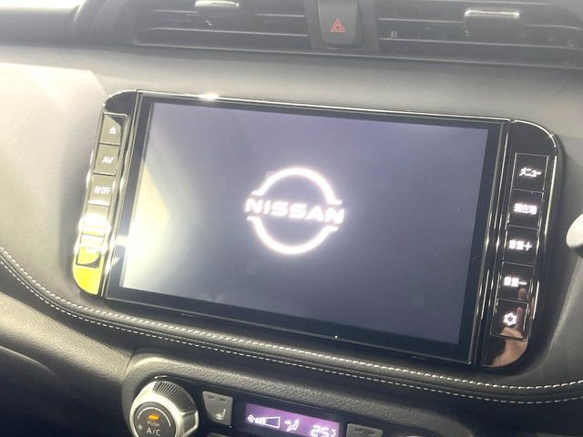 【純正9型ナビ】人気の純正ナビを装備。オーディオ機能も充実しており、Bluetooth接続すればお持ちのスマホやMP3プレイヤーの音楽を再生可能!毎日の運転がさらに楽しくなります!!