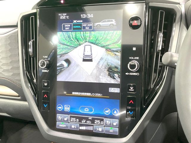 【マルチテレインモニター】車のフロントやサイドのカメラ画像を同時にモニター表示することで、悪路や狭い道を走行時でも周囲の状況確認ができ安心!本格SUVにうれしい装備です♪