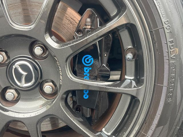 【ブレンボ製キャリパー】ハイパワー車両には強力なブレーキが必須!世界のスーパーカーにも採用されるイタリアの高級メーカー「ブレンボ」を装着!色鮮やかなキャリパーがスポーティな印象を引き立てます♪