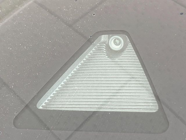 【スマートブレーキサポート】走行中に前方の車両等を認識し、衝突しそうな時は警報とブレーキで衝突回避と被害軽減をアシスト。より安全にドライブをお楽しみいただけます。