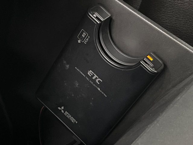 ●ETC車載器(アンテナ分離型音声案内タイプ):お引き渡し時には再セットアップを実施後、お渡しいたします。マイレージ登録に関してもお気軽にスタッフまでお尋ねください。