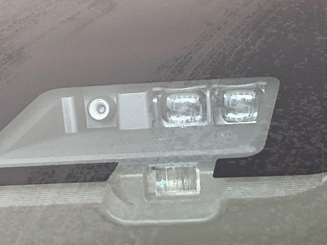【三菱e-Assist】走行中に前方の車両等を認識し、衝突しそうな時は警報とブレーキで衝突回避と被害軽減をアシスト。より安全にドライブをお楽しみいただけます。