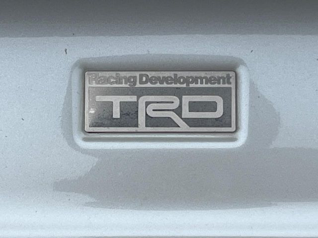 【TRDエアロ】人気のTRDエアロを装備!クルマの外観がよりスタイリッシュになり、街中で存在感あふれる1台に♪将来買い替える時にもリセールに影響しやすく、価値ある人気の装備です!