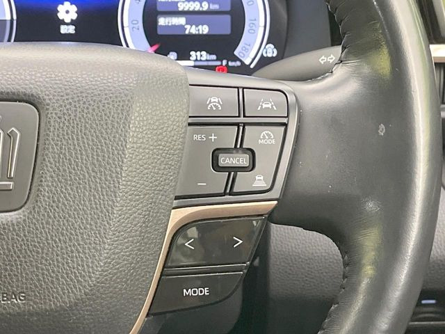 【レーダークルーズコントロール】高速道路での長距離走行が楽に!!自動で速度を保つクルーズコントロールが、衝突軽減システムと連携し、前方の車両を感知して車間を保つように速度調節してくれます!!
