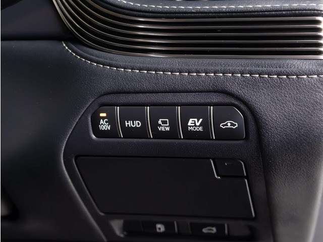 様々な運転補助機能や快適機能等豪華装備多数完備!