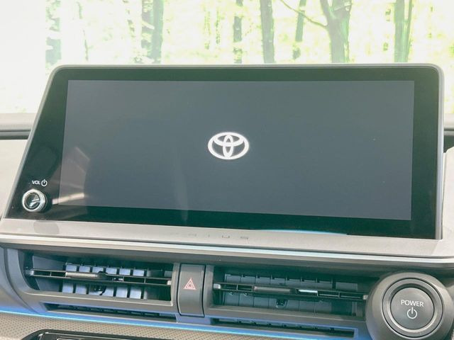 【12.3インチワイドナビ】高級感とインパクトのある大型ワイドナビを装備。各種オーディオ操作はもちろん、横長ワイド画面でのマップ2分割表示など、利便性も高いナビです♪