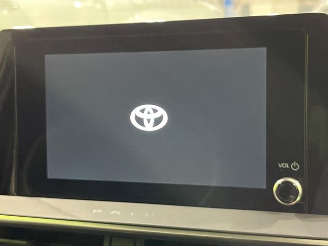 【純正8型ナビ】人気の純正ナビを装備しております。ナビの使いやすさはもちろん、オーディオ機能も充実!キャンプや旅行はもちろん、通勤や買い物など普段のドライブも楽しくなるはず♪
