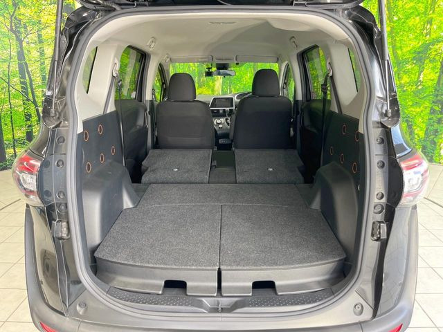 普段のお買い物や通勤、送迎等に十分な荷室スペースを確保しております。セカンドシートを倒すと、大きな荷物の積載も可能です♪
