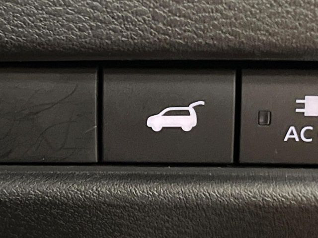 【パワーバックドア】スマートキーや運転席のボタンを押すだけでリアゲートが自動で開閉します!荷物を持っている時や、高い位置にあるバックドアを閉める際に便利な機能です♪