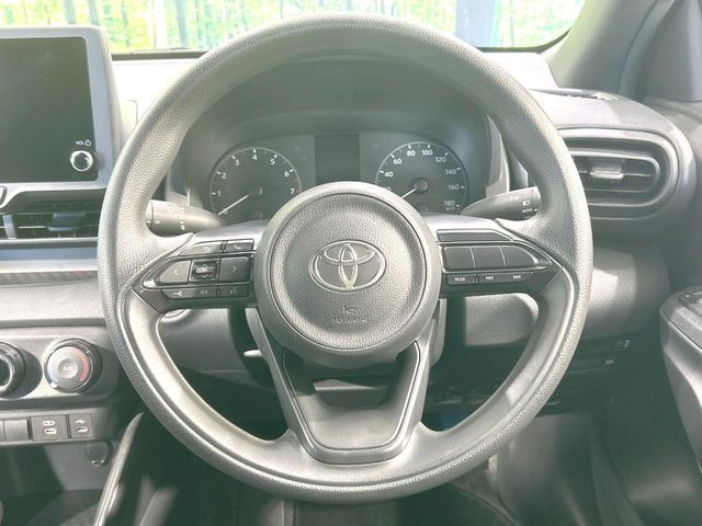 インテリアに合わせたデザインのステアリングは、運転される方のことも考え、運転しやすい形状、大きさです。是非一度、実際に触ってお確かめください。