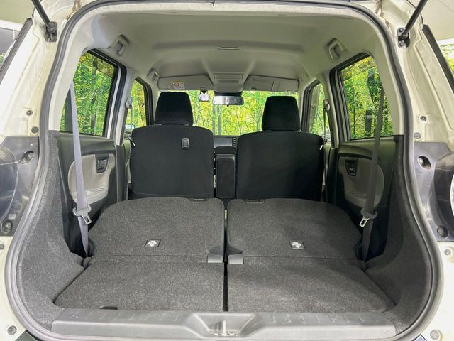 普段のお買い物や通勤、送迎等に十分な荷室スペースを確保しております。セカンドシートを倒すと、大きな荷物の積載も可能です♪