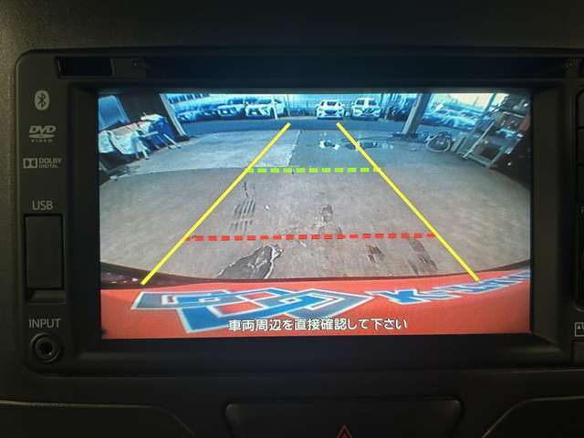 【バックカメラ】運転席から画面上で安全確認ができます。駐車が苦手な方にもオススメな便利機能です。