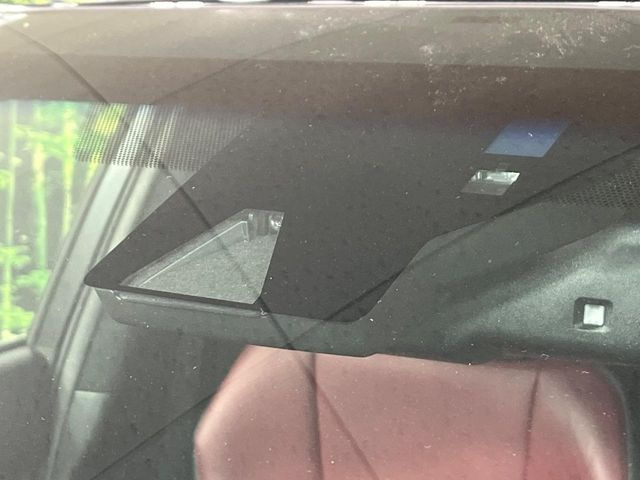 【トヨタセーフティセンス】走行中に前方の車両等を認識し、衝突しそうな時は警報とブレーキで衝突回避と被害軽減をアシスト。より安全にドライブをお楽しみいただけます。
