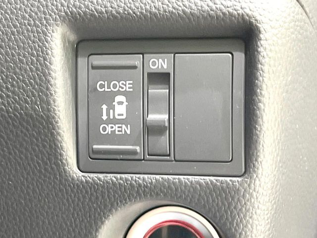 【パワースライドドア】スマートキーや運転席のスイッチでスライドドアの開閉が可能♪電動だから力を入れてドアを開ける必要が無く、小さいお子様でも、重い荷物を持っている時もラクに開け閉めできます♪