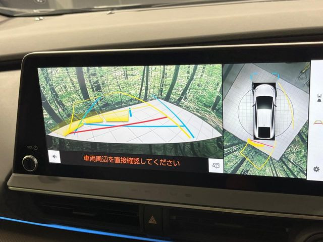 【パノラミックビューモニター】専用のカメラにより、上から見下ろしたような視点で360度クルマの周囲を確認することができます☆死角部分も確認しやすく、狭い場所での切り返しや駐車もスムーズに行えます。