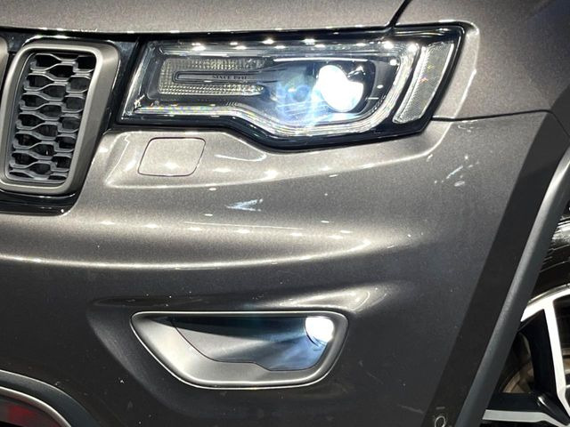 ●LEDヘッドライト:夜間走行時も良好な視界を確保し安心して運転できる高輝度LEDヘッドライトを装備!点灯速度が早く、消費電力も抑えられています。