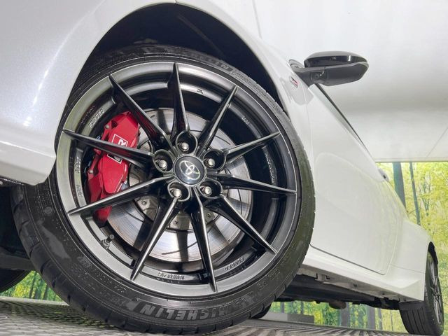 �y�����A���~�z�C�[���z�O�ςɃ}�b�`���������A���~�z�C�[���𑕒����Ă���܂��B�e��ЊO�A���~�z�C�[����A�X�^�b�h���X�^�C�����戵�����Ă���܂��B���񂲑��k����������