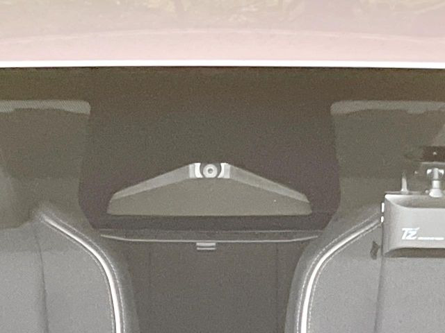 【トヨタセーフティセンス】走行中に前方の車両等を認識し、衝突しそうな時は警報とブレーキで衝突回避と被害軽減をアシスト。より安全にドライブをお楽しみいただけます。