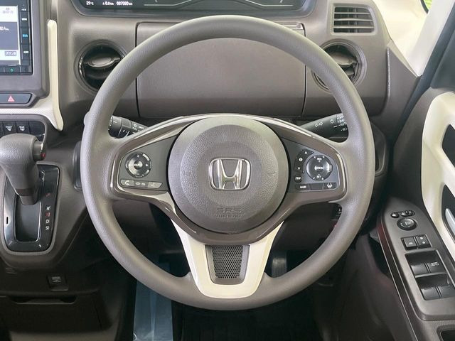 【ステアリングスイッチ】運転中、前方から目線をそらすことなく、オーディオ等の操作が可能な便利機能!安心&快適なドライブを演出してくれます♪