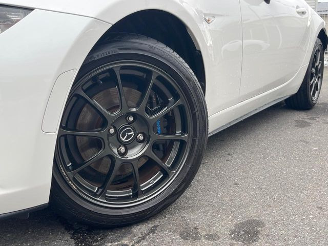【RAYS製16インチアルミホイール】大人気メーカーのホイールを装備♪軽量・高硬度のアルミホイールは、ハンドリング・加速など、走りの質を向上してくれます♪