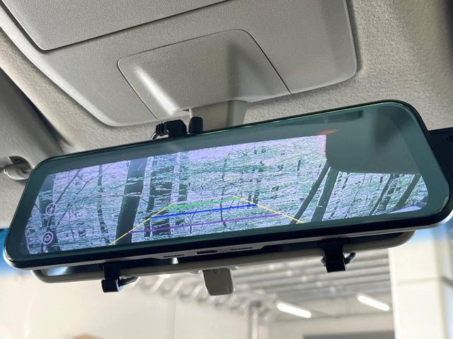 【デジタルルームミラー】後席の大きな荷物や同乗者で後方が確認しづらい時でも安心!カメラが撮影した車両後方の映像をルームミラー内に表示。クリアな視界で状況の確認が可能です!