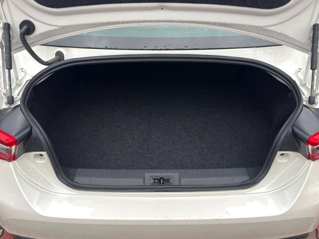 普段のお買い物や通勤、送迎等に十分な荷室スペースを確保しております。