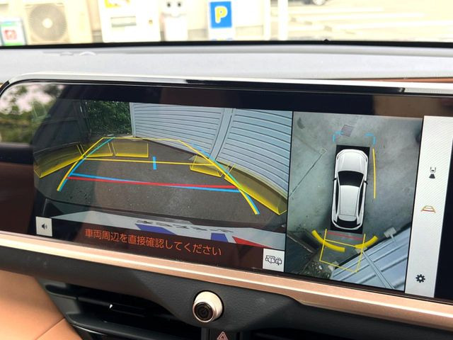 【パノラミックビューモニター】専用のカメラにより、上から見下ろしたような視点で360度クルマの周囲を確認することができます☆死角部分も確認しやすく、狭い場所での切り返しや駐車もスムーズに行えます。
