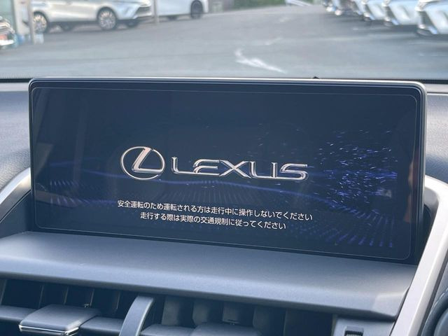 【10.3インチワイドナビ】高級感とインパクトのある大型ワイドナビを装備。各種オーディオ操作はもちろん、横長ワイド画面でのマップ2分割表示など、利便性も高いナビです♪