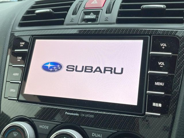 【メーカー純正ナビ】インテリアに溶け込むスタイリッシュな「専用設計」メーカーナビを装備♪視認性や操作性など基本性能にも優れ、より上質なカーライフをお楽しみいただけます。