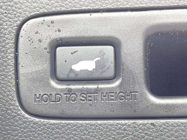 【パワーバックドア】スマートキーや運転席のボタンを押すだけでリアゲートが自動で開閉します!荷物を持っている時や、高い位置にあるバックドアを閉める際に便利な機能です♪