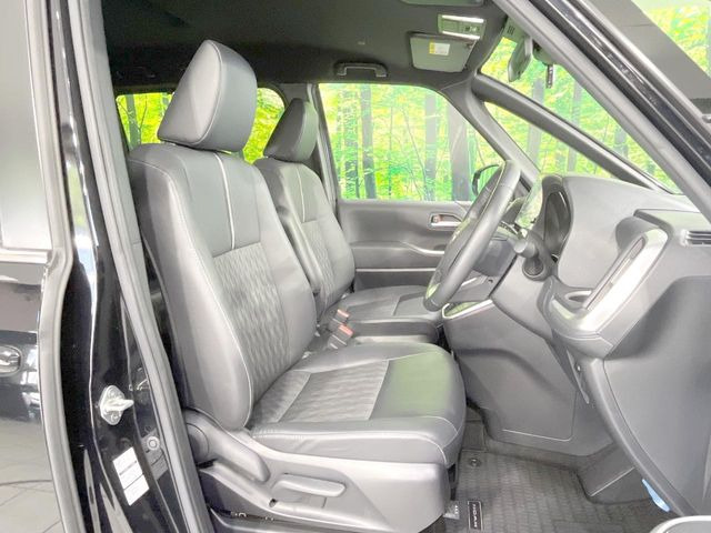 運転席シート廻りは使用感も少なく、良好な状態となっています。丁寧に使われていたことがよくわかりますね。