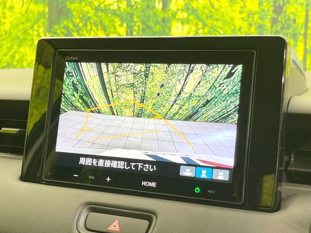 【バックカメラ】駐車時に後方がリアルタイム映像で確認できます。大型商業施設や立体駐車場での駐車時や、夜間のバック時に大活躍!運転スキルに関わらず、今や必須となった装備のひとつです!