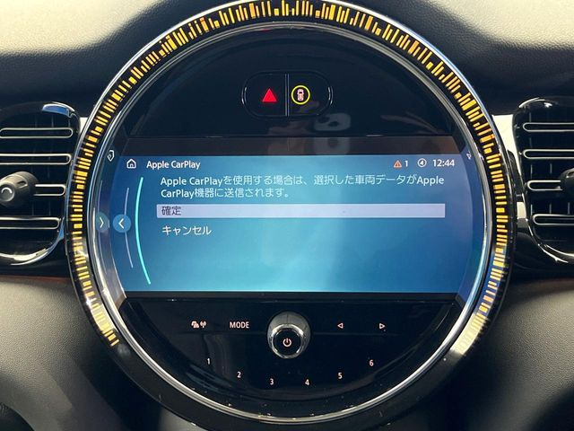 ��Apple Car Play:�X�}�z�Ƃ̗L���ڑ��ŁA�i�r�E�I�[�f�B�I�Đ��ȂǃX�}�z�̃A�v���@�\����ʂł��g����֗��@�\�ł�!