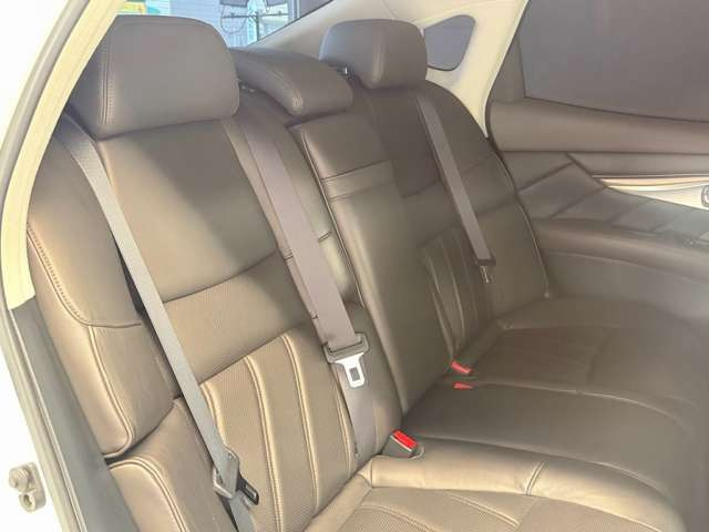 車内もキレイで嫌な臭いもありません☆気になる方は内装のスチームクリーナーも施工可能です♪