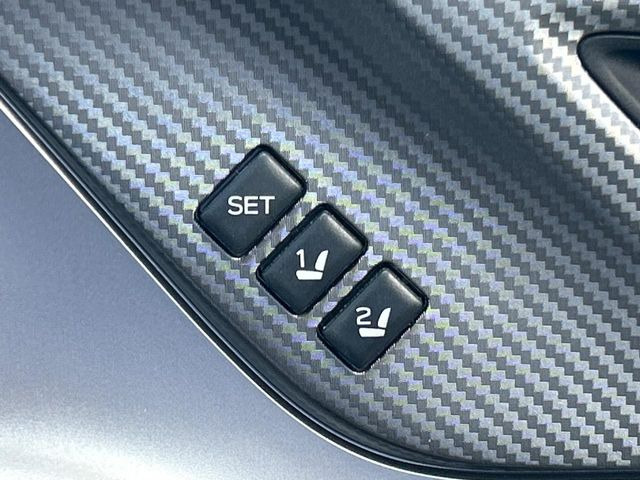 【メモリー機能付きパワーシート】ドライバーごとに設定したシート位置を記憶して、ボタン一つで切り替えできる便利な機能!運転する方が複数名いらっしゃるご家庭におすすめです♪