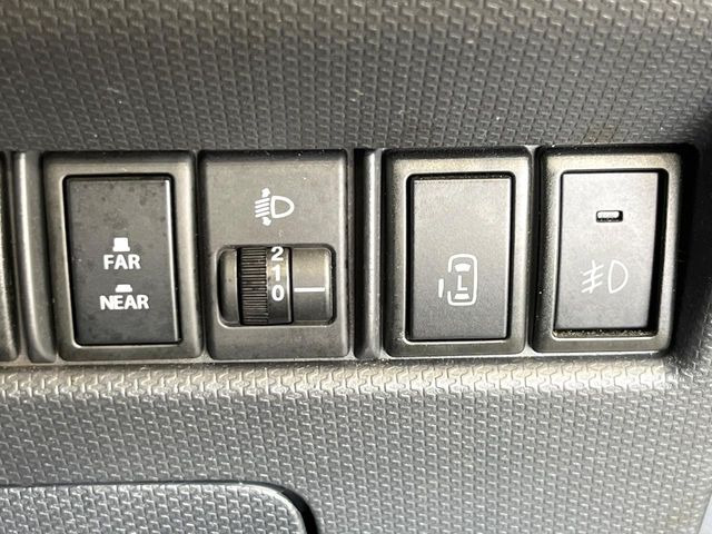 【パワースライドドア】スマートキーや運転席のスイッチでスライドドアの開閉が可能♪電動だから力を入れてドアを開ける必要が無く、小さいお子様でも、重い荷物を持っている時もラクに開け閉めできます♪