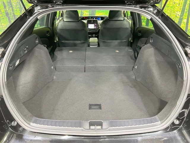 普段のお買い物や通勤、送迎等に十分な荷室スペースを確保しております。セカンドシートを倒すと、大きな荷物の積載も可能です♪
