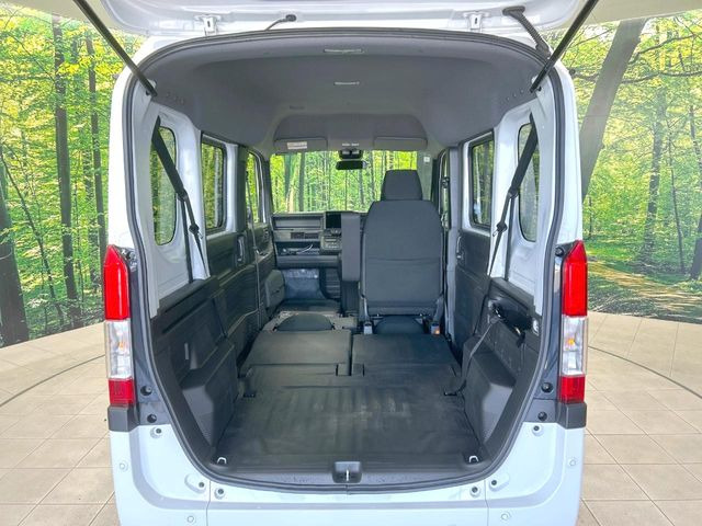 普段のお買い物や通勤、送迎等に十分な荷室スペースを確保しております。セカンドシートを倒すと、大きな荷物の積載も可能です♪