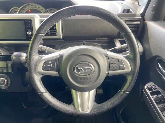 【純正革巻きステアリング】上質な革を使用することで、手にしっかり馴染みとても運転しやすいハンドルです♪